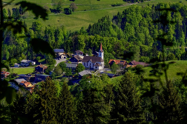 walter-sturn-ovcIQO6CfHw-unsplash